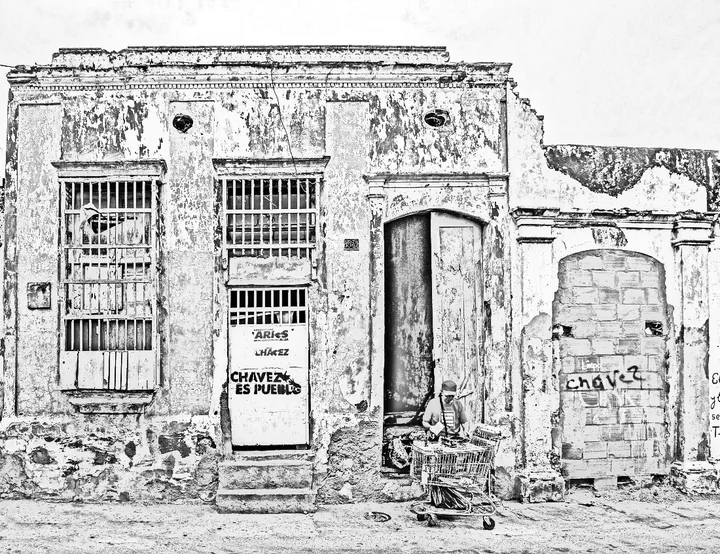 Pencil sketch of an old colonial house made from the photo