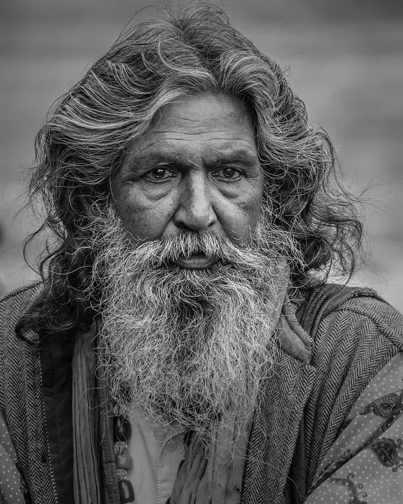 Sample portrait photo of a bearded man